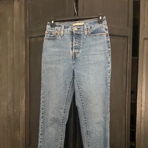 BEST OFFER: Levi’s Wedgie Straight Jeans